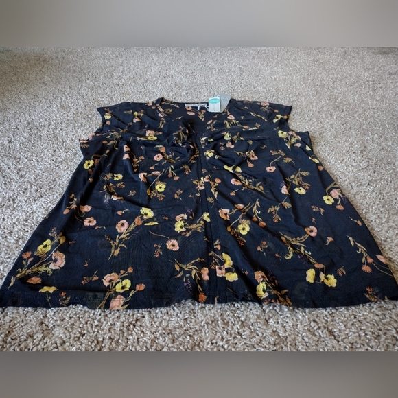 Daniel Rainn V-neck Floral Cap Sleeve Shirt NWT - Picture 8 of 11